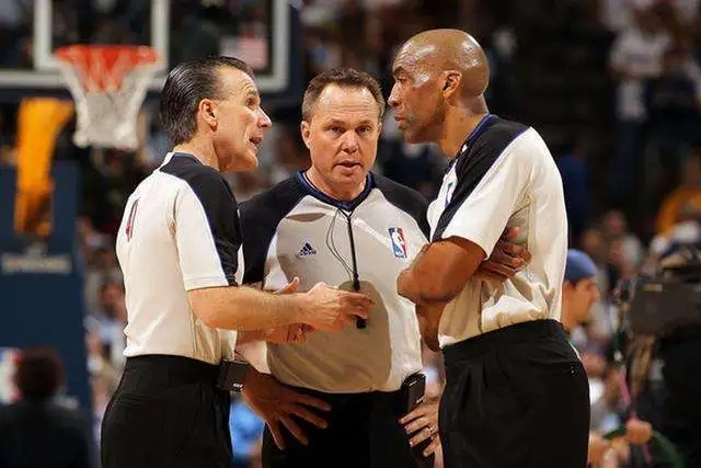 为什么本赛季裁判主导比赛的事情越来越多了，肖华要让NBA走什么路-第2张图片